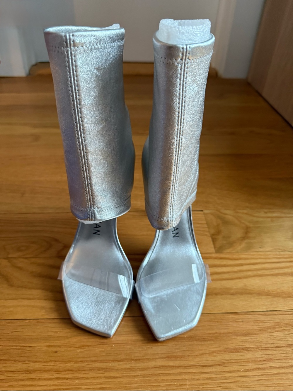 Stuart Weitzman Frontrow stretch Bootie-NWT box and dust bag. Size 6